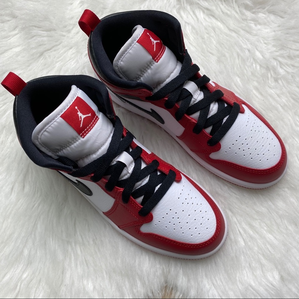 Air Jordan 1 Mid Chicago White Toe - Picture 2 of 10
